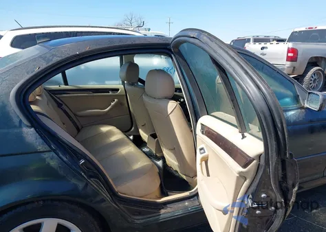 2004 BMW 325I z USA, uszkodzony, nr VIN WBAET37464NJ44617